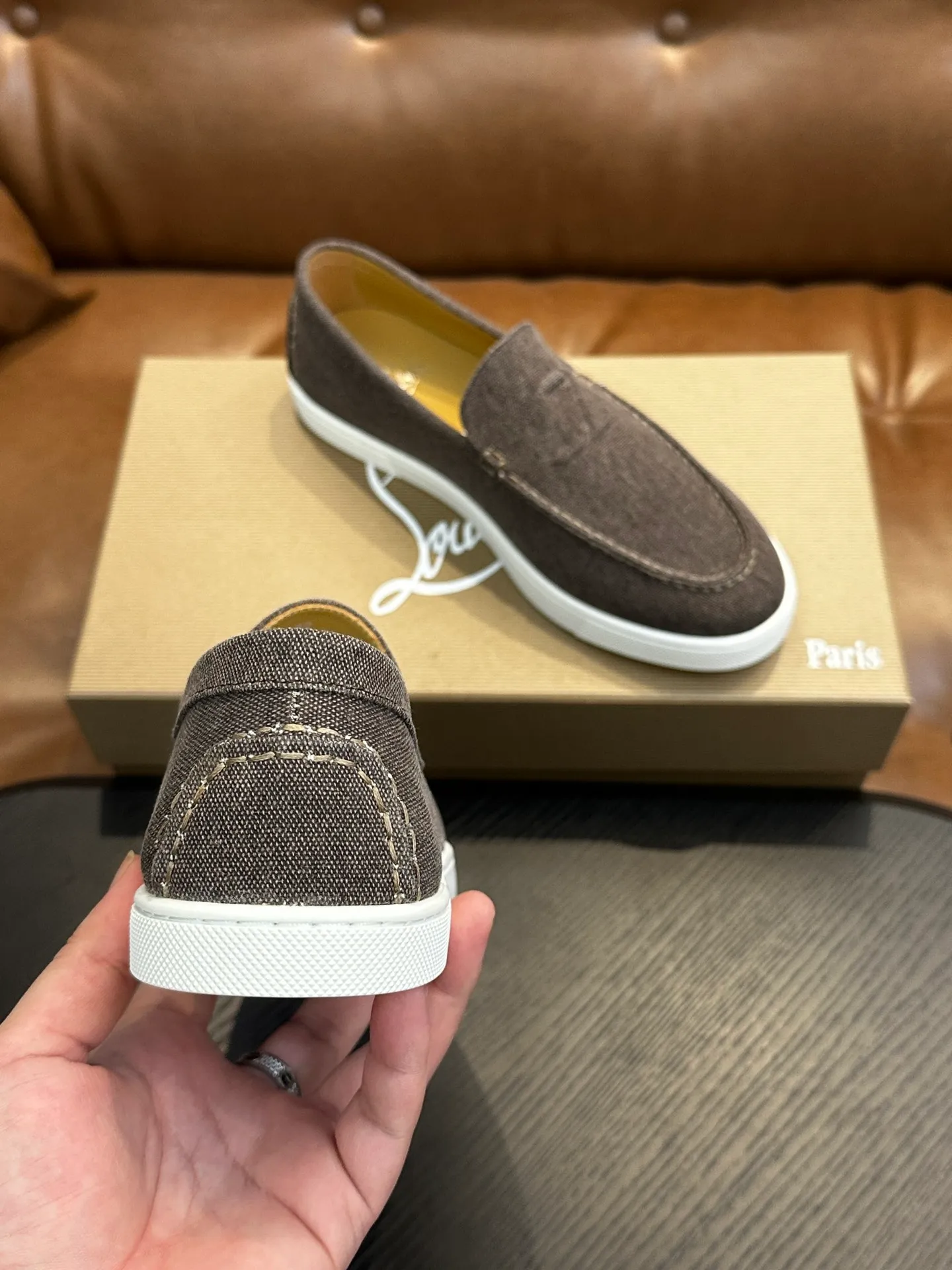 P760💰Christian Louboutin (red-soled shoes) Italian men’s casual sneakers are shipped! Each pair of shoes from this Italian handmade shoe brand has a simple and classic design, which is very comfortable and versatile! The upper fabric of this shoe is made of imported cowhide, with high-end and comfortable cowhide lining! The outsole is made of original rubber bottom sheets and is lined with cowhide! Brand-specific molded footbed, exclusive private mold control! Original box packaging, with shoe storage bag! 39 40 41 42 43 44 (38 45 46 customized)
